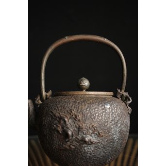 能登川 亀文堂 鳥二匹 波千鳥提手 楼閣山水銀象嵌丸形鉄瓶 湯沸　M239 