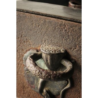 喜道作 川口鋳物か 鉄長火鉢/風炉/香炉と鉄瓶　M243 こちらの取っ手　この状態から動きません