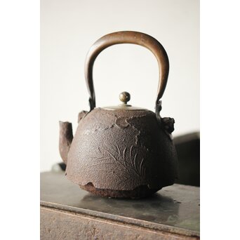 喜道作 川口鋳物か 鉄長火鉢/風炉/香炉と鉄瓶　M243 