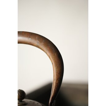 喜道作 川口鋳物か 鉄長火鉢/風炉/香炉と鉄瓶　M243 