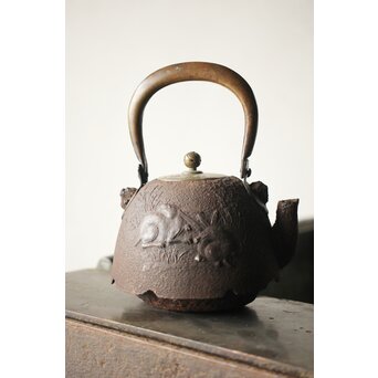 喜道作 川口鋳物か 鉄長火鉢/風炉/香炉と鉄瓶　M243 