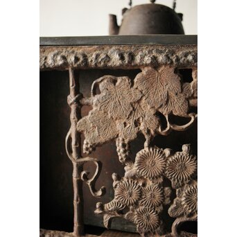 喜道作 川口鋳物か 鉄長火鉢/風炉/香炉と鉄瓶　M243 