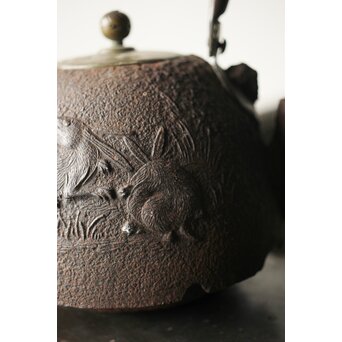 喜道作 川口鋳物か 鉄長火鉢/風炉/香炉と鉄瓶　M243 