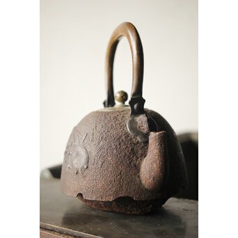 喜道作 川口鋳物か 鉄長火鉢/風炉/香炉と鉄瓶　M243 