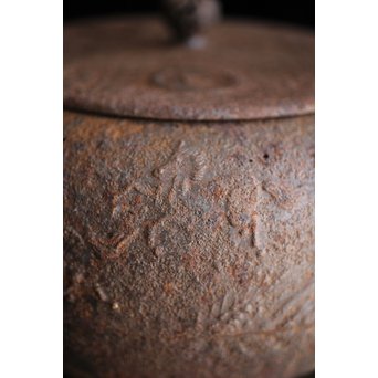 南部名人 釜師 小泉仁左エ門 虫食手平丸型鉄瓶　M244 