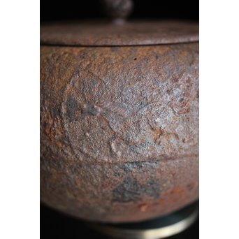 南部名人 釜師 小泉仁左エ門 虫食手平丸型鉄瓶　M244 