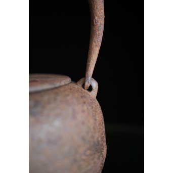 南部名人 釜師 小泉仁左エ門 虫食手平丸型鉄瓶　M244 