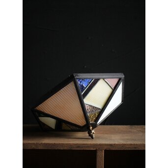 多面体ステンドグラスの照明　A2024Y 