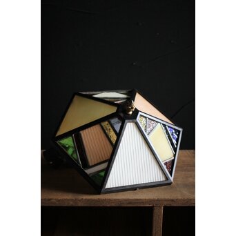 多面体ステンドグラスの照明　A2024Y 