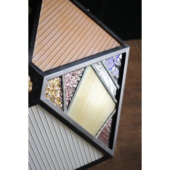 多面体ステンドグラスの照明　A2024Y 