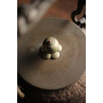 亀文堂 芋頭 小振 鉄瓶 湯沸 拙家琵琶湖有東 底款 霊芝古木提手　M245 