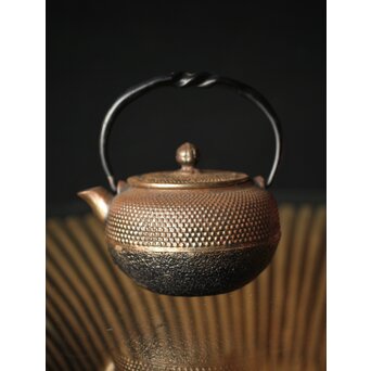 南部岩鋳釜師 清末作 純砂鉄/捻提手/霰紋平丸形急須/小鉄瓶　M250