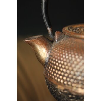 南部岩鋳釜師 清末作 純砂鉄/捻提手/霰紋平丸形急須/小鉄瓶　M250 