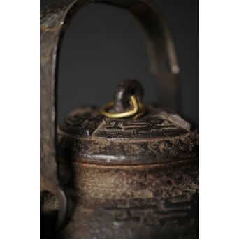 初代 秦蔵六造 銅環摘 鉄共蓋 双龍紋様 獣口形 鉄瓶/湯沸　M251 