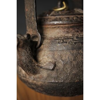 初代 秦蔵六造 銅環摘 鉄共蓋 双龍紋様 獣口形 鉄瓶/湯沸　M251 