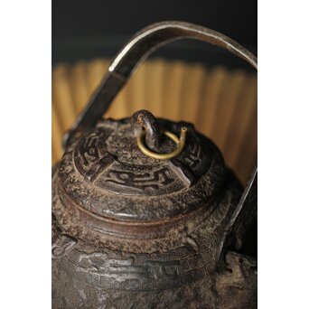 初代 秦蔵六造 銅環摘 鉄共蓋 双龍紋様 獣口形 鉄瓶/湯沸　M251 