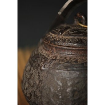 初代 秦蔵六造 銅環摘 鉄共蓋 双龍紋様 獣口形 鉄瓶/湯沸　M251 