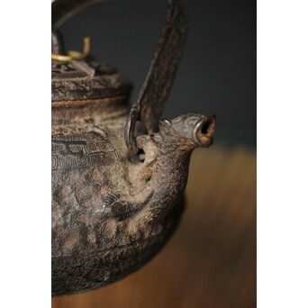 初代 秦蔵六造 銅環摘 鉄共蓋 双龍紋様 獣口形 鉄瓶/湯沸　M251 