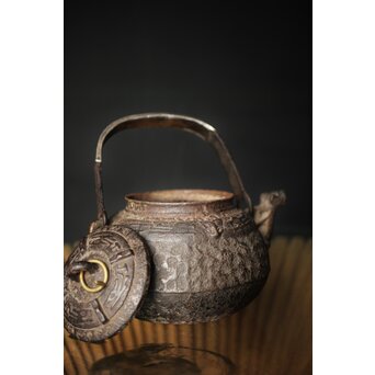 初代 秦蔵六造 銅環摘 鉄共蓋 双龍紋様 獣口形 鉄瓶/湯沸　M251 