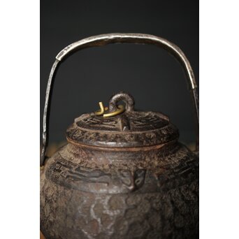 初代 秦蔵六造 銅環摘 鉄共蓋 双龍紋様 獣口形 鉄瓶/湯沸　M251 