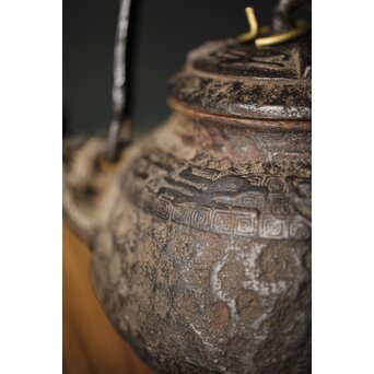 初代 秦蔵六造 銅環摘 鉄共蓋 双龍紋様 獣口形 鉄瓶/湯沸　M251 