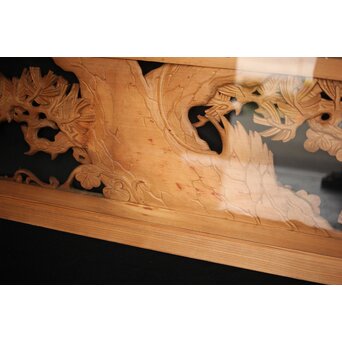 曲雲銘 井波 ガラス入中型松木彫欄間　R0074 