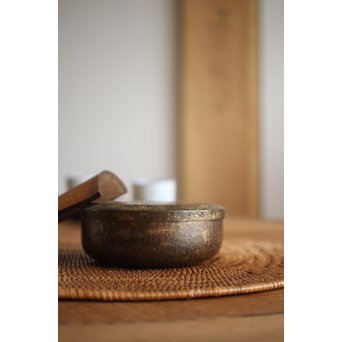 金谷五郎三郎 鎚目霊芝彫ヤンポ/蓋物　M253 