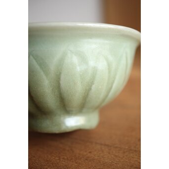 中国陶磁 龍泉窯青磁写 蓮弁紋青磁茶碗　P222 