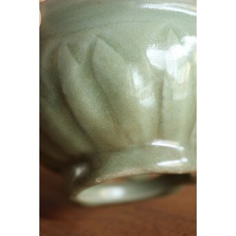 中国陶磁 龍泉窯青磁写 蓮弁紋青磁茶碗　P222 