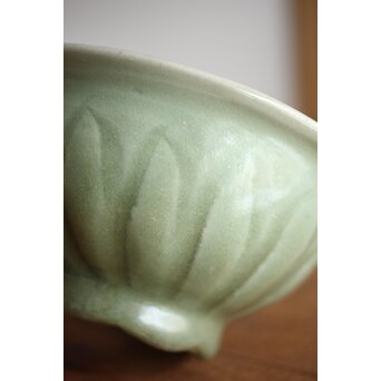 中国陶磁 龍泉窯青磁写 蓮弁紋青磁茶碗　P222 