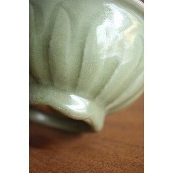 中国陶磁 龍泉窯青磁写 蓮弁紋青磁茶碗　P222 