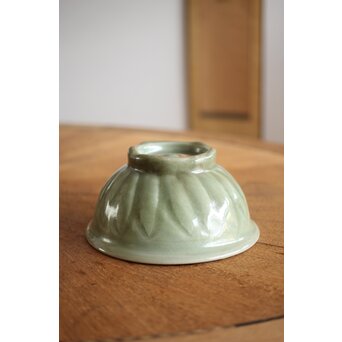 中国陶磁 龍泉窯青磁写 蓮弁紋青磁茶碗　P222 