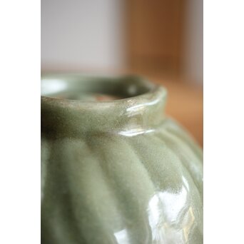 中国陶磁 龍泉窯青磁写 蓮弁紋青磁茶碗　P222 