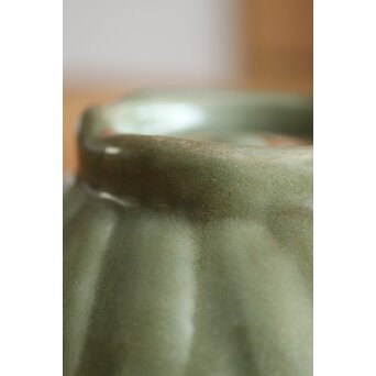 中国陶磁 龍泉窯青磁写 蓮弁紋青磁茶碗　P222 