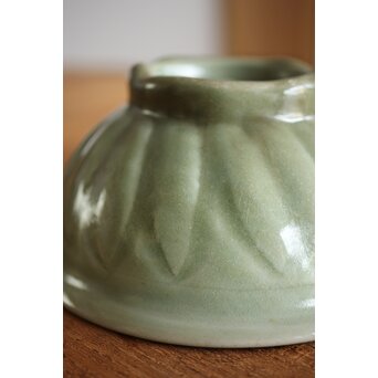 中国陶磁 龍泉窯青磁写 蓮弁紋青磁茶碗　P222 