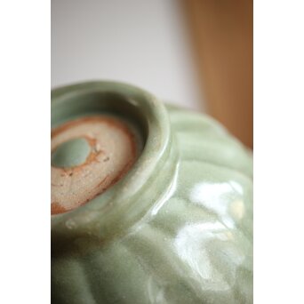 中国陶磁 龍泉窯青磁写 蓮弁紋青磁茶碗　P222 