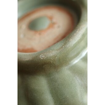 中国陶磁 龍泉窯青磁写 蓮弁紋青磁茶碗　P222 