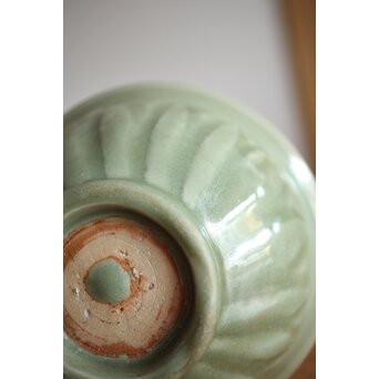 中国陶磁 龍泉窯青磁写 蓮弁紋青磁茶碗　P222 