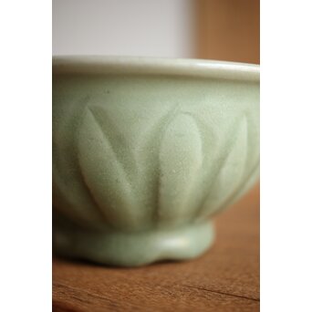 中国陶磁 龍泉窯青磁写 蓮弁紋青磁茶碗　P222 