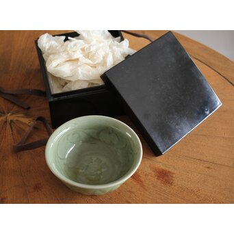 中国陶磁 龍泉窯青磁写 蓮弁紋青磁茶碗　P222 