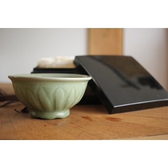 中国陶磁 龍泉窯青磁写 蓮弁紋青磁茶碗　P222 