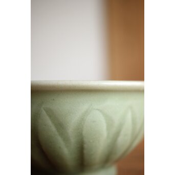 中国陶磁 龍泉窯青磁写 蓮弁紋青磁茶碗　P222 