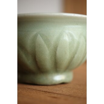 中国陶磁 龍泉窯青磁写 蓮弁紋青磁茶碗　P222 