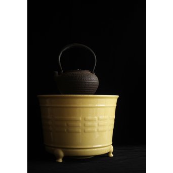 帝室技芸員 三代 清風与平  黄玓磁算木瓶掛　P224 