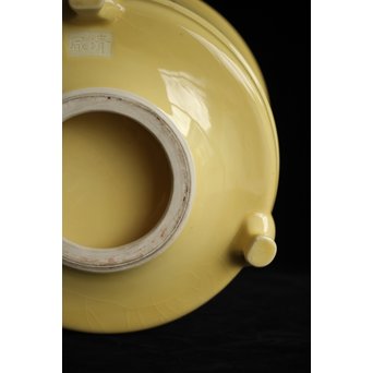 帝室技芸員 三代 清風与平  黄玓磁算木瓶掛　P224 