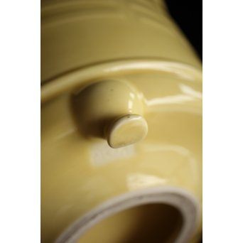 帝室技芸員 三代 清風与平  黄玓磁算木瓶掛　P224 