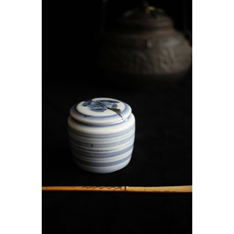 富本憲吉 輪線染付茶入　P228 