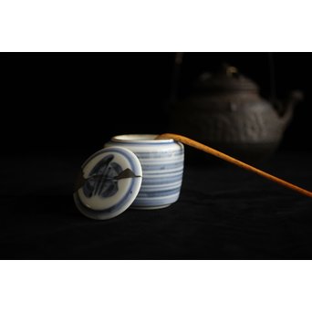 富本憲吉 輪線染付茶入　P228