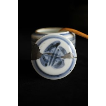 富本憲吉 輪線染付茶入　P228 