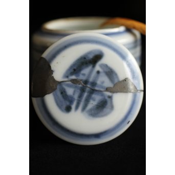 富本憲吉 輪線染付茶入　P228 